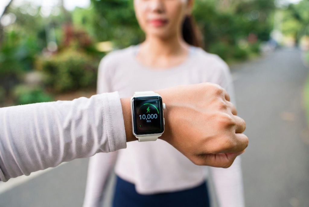 gambar smartwatch untuk olahraga