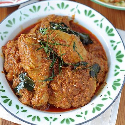 olahan ayam jadi rendang ayam kaya akan rempah