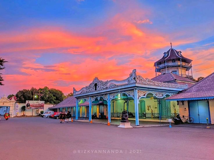 keraton surakarta pada saat sore hari