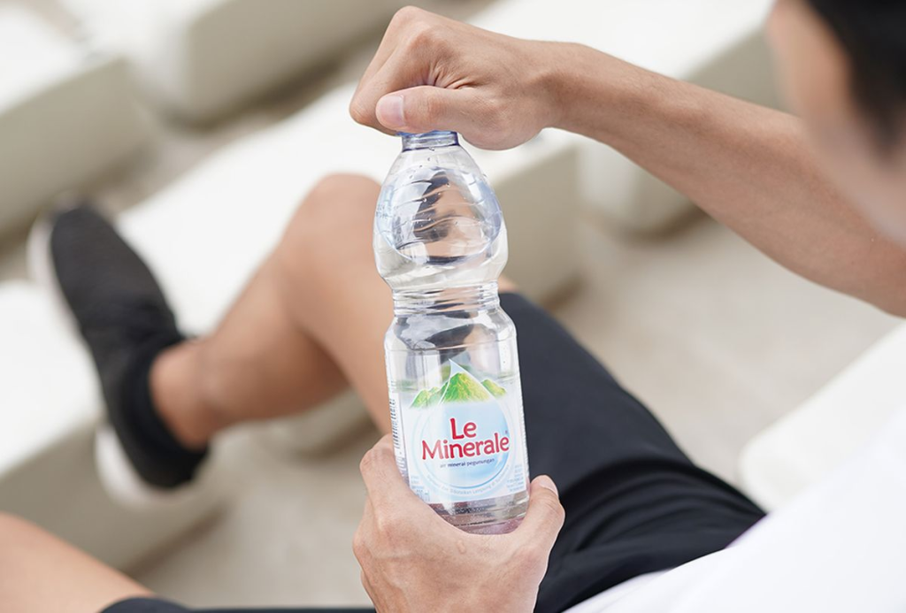 Minum air putih sehari berapa liter