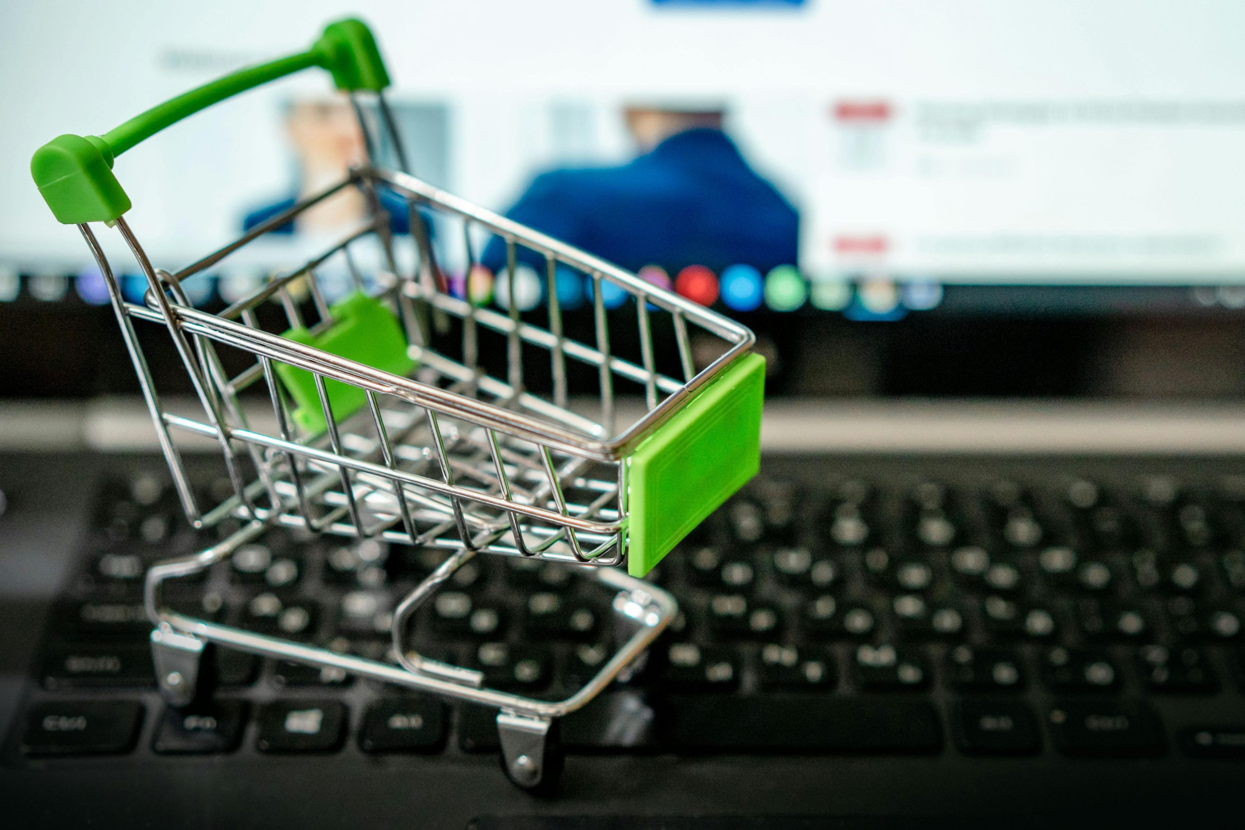 Konsumen di era digital cendrung banyak menerima informasi produk via internet