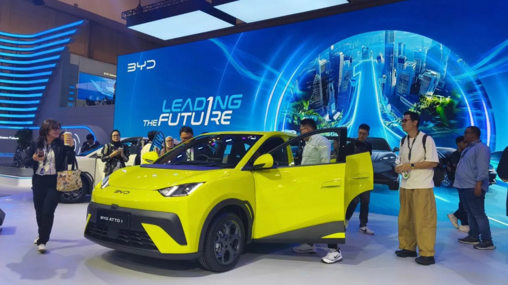 byd atto 1 crowd