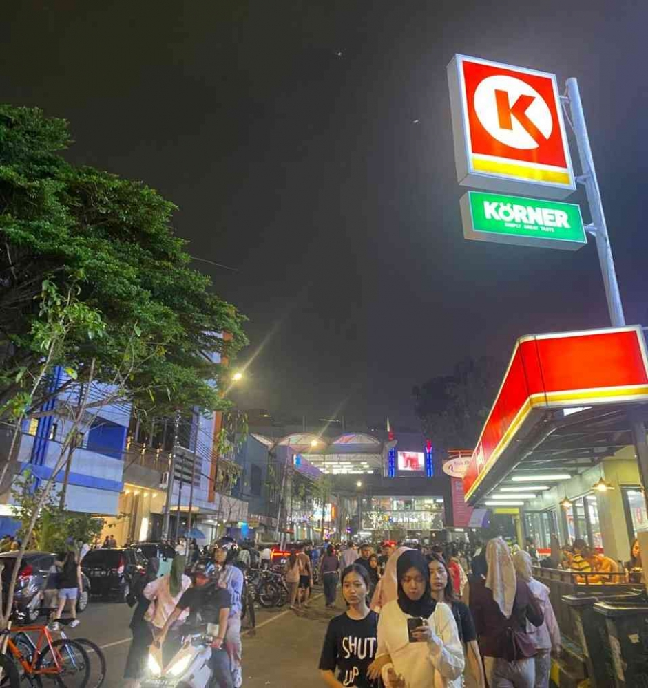 Kuliner Blok M Circle K dekat taman literasi