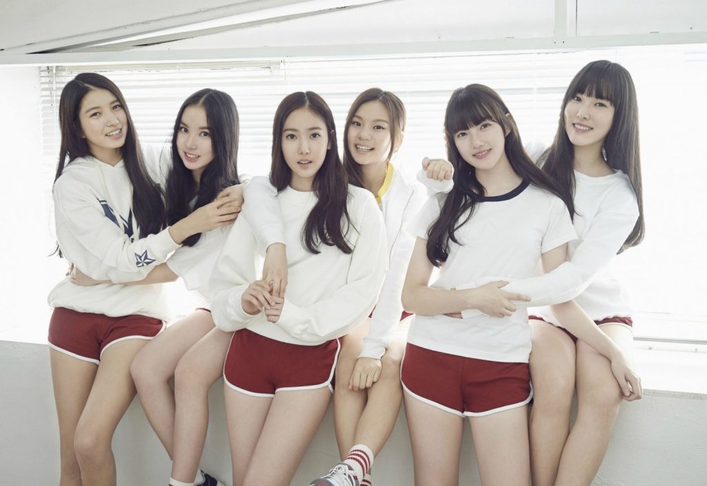 Keenam member GFRIEND (Sowon, Yerin, Eunha, Yuju, SinB, Umji) saat melakukan promosi album.