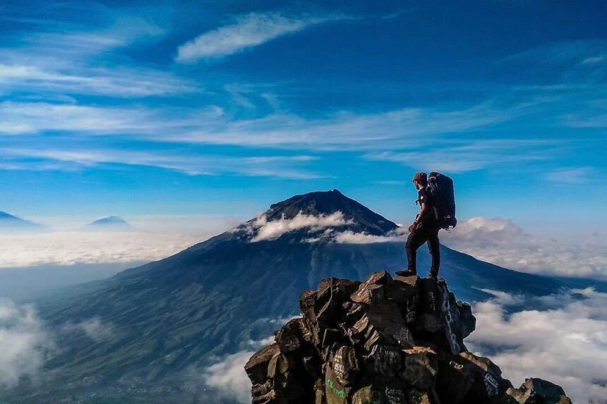 Tips Mendaki Gunung untuk Pemula agar Tetap Aman