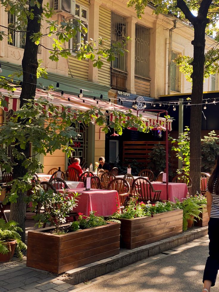Penampakan cafe dari luar di kota Bishkek